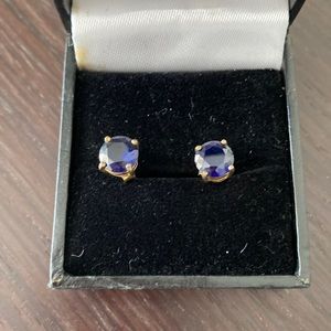 Piercing earrings dark blue stone. E6